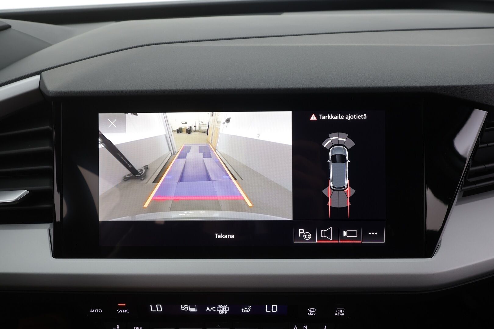 AUDI Q4 E-TRON 2023 40 e-tron - | ILP | Koukku | ACC | Matrix-LED | P.Kamera | Kaistavahti | Apple&Android | Merkkihuollot | 2x Latauskaapelit