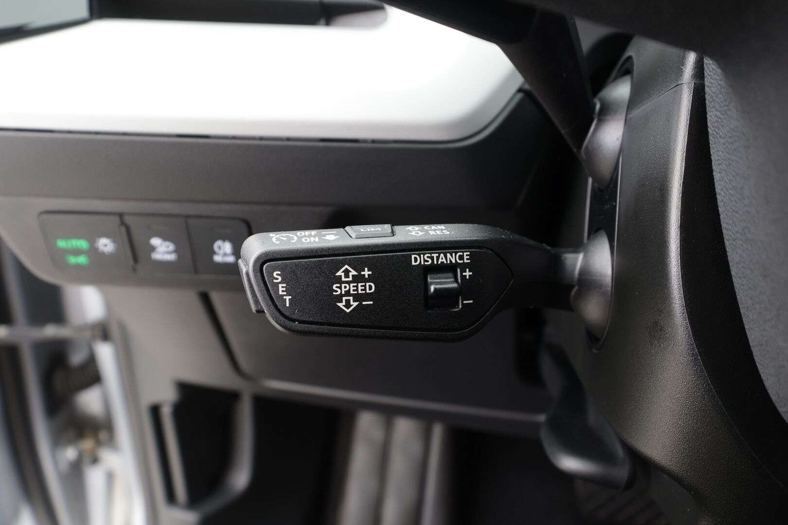 AUDI Q4 E-TRON 2023 40 e-tron - | ILP | Koukku | ACC | Matrix-LED | P.Kamera | Kaistavahti | Apple&Android | Merkkihuollot | 2x Latauskaapelit