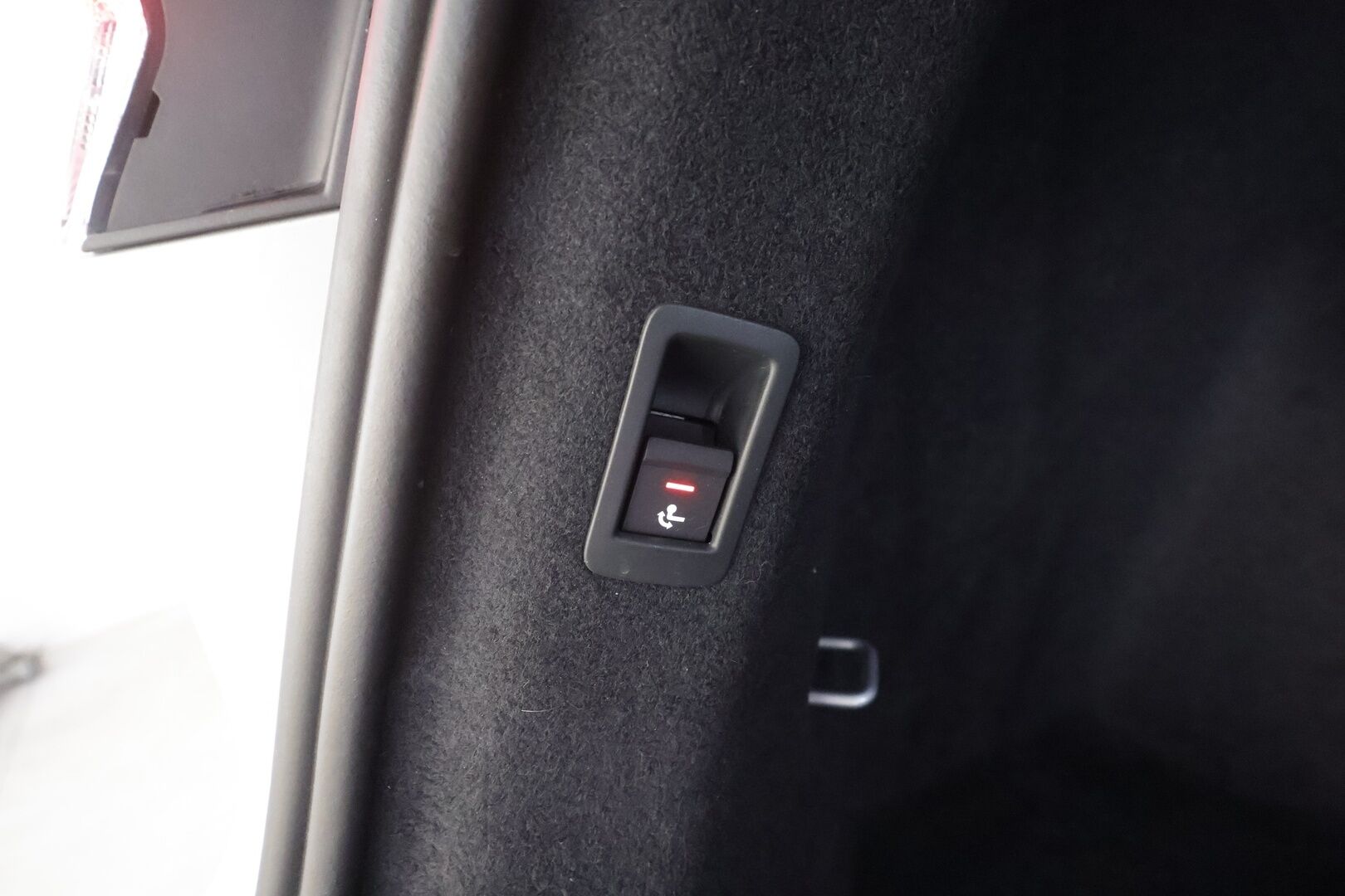 AUDI Q4 E-TRON 2023 40 e-tron - | ILP | Koukku | ACC | Matrix-LED | P.Kamera | Kaistavahti | Apple&Android | Merkkihuollot | 2x Latauskaapelit