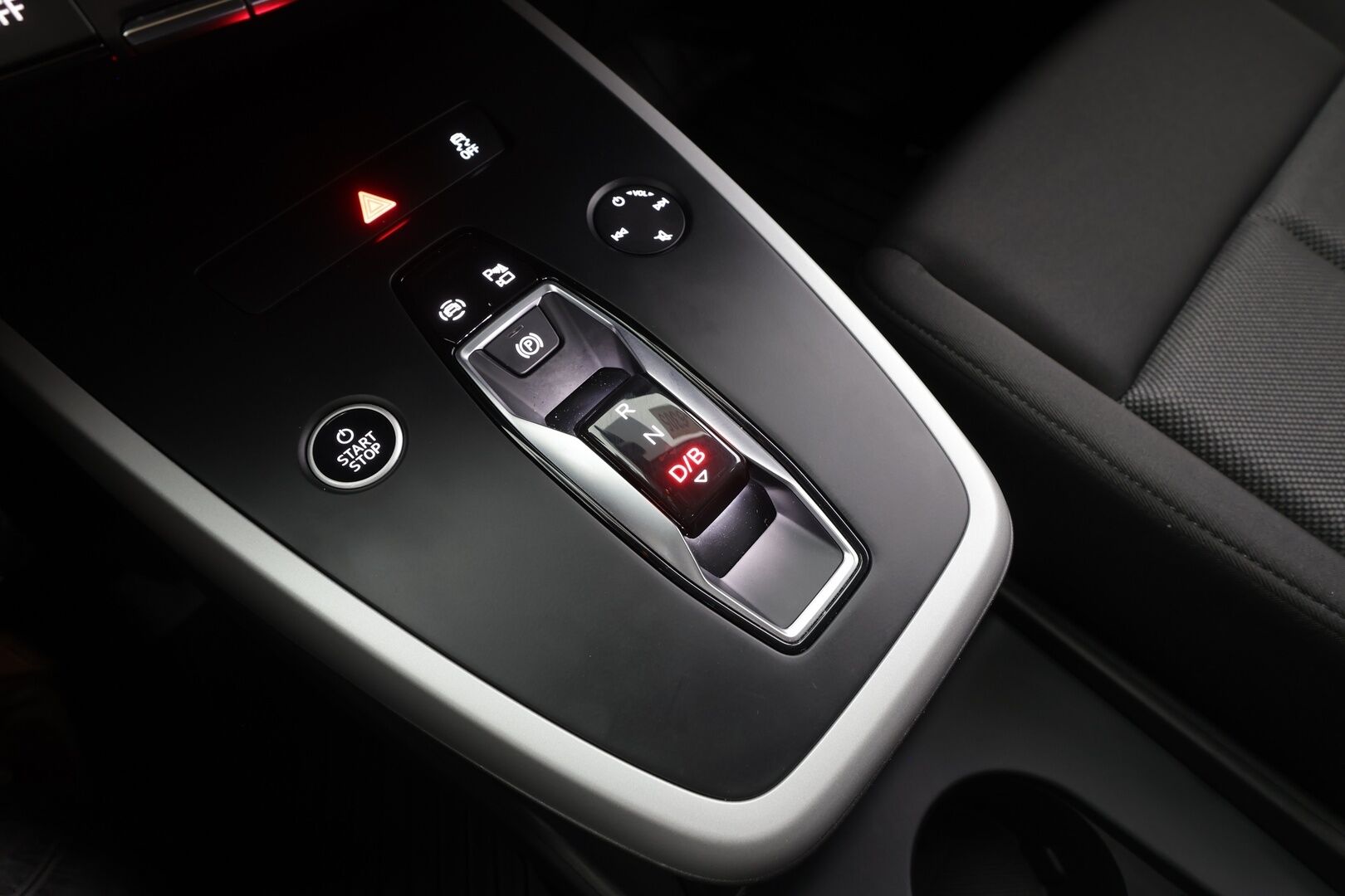 AUDI Q4 E-TRON 2023 40 e-tron - | ILP | Koukku | ACC | Matrix-LED | P.Kamera | Kaistavahti | Apple&Android | Merkkihuollot | 2x Latauskaapelit