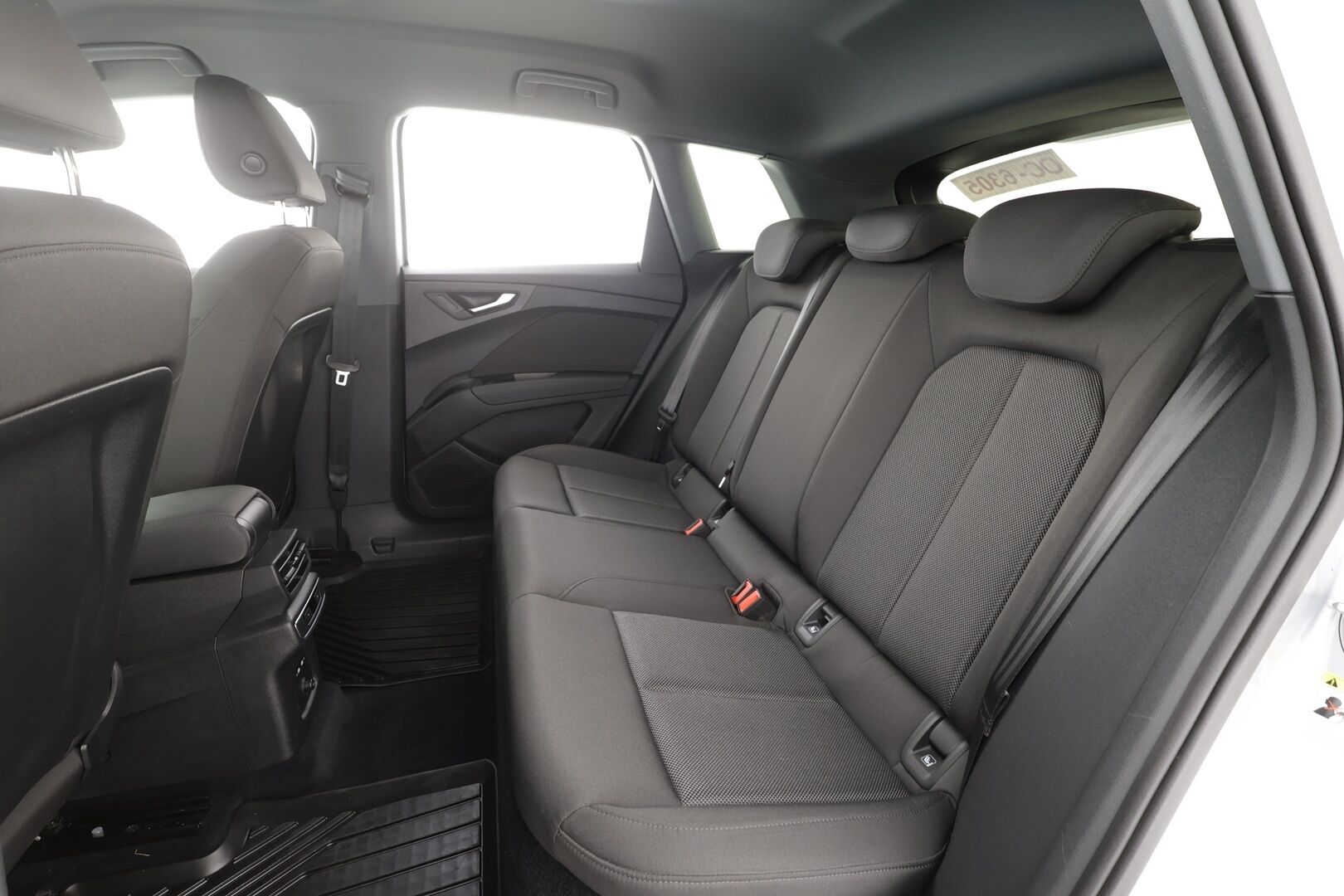 AUDI Q4 E-TRON 2023 40 e-tron - | ILP | Koukku | ACC | Matrix-LED | P.Kamera | Kaistavahti | Apple&Android | Merkkihuollot | 2x Latauskaapelit