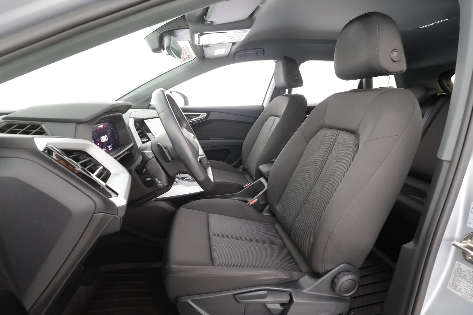 AUDI Q4 E-TRON 2023 40 e-tron - | ILP | Koukku | ACC | Matrix-LED | P.Kamera | Kaistavahti | Apple&Android | Merkkihuollot | 2x Latauskaapelit