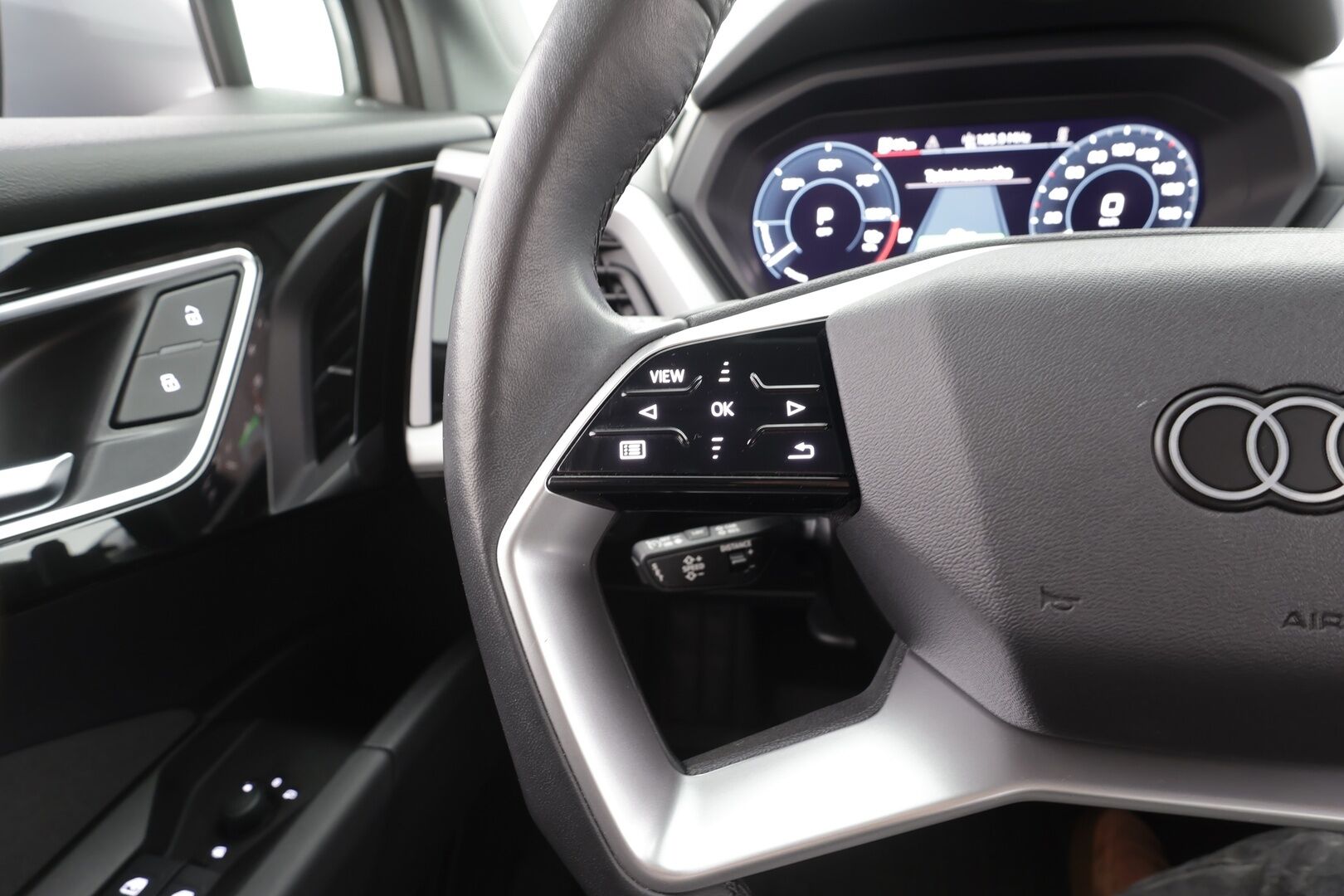 AUDI Q4 E-TRON 2023 40 e-tron - | ILP | Koukku | ACC | Matrix-LED | P.Kamera | Kaistavahti | Apple&Android | Merkkihuollot | 2x Latauskaapelit