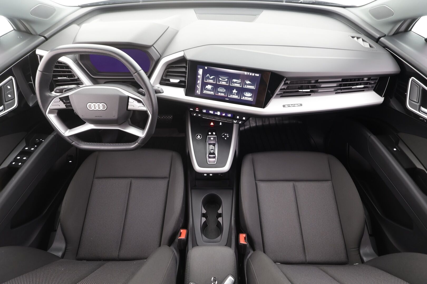 AUDI Q4 E-TRON 2023 40 e-tron - | ILP | Koukku | ACC | Matrix-LED | P.Kamera | Kaistavahti | Apple&Android | Merkkihuollot | 2x Latauskaapelit