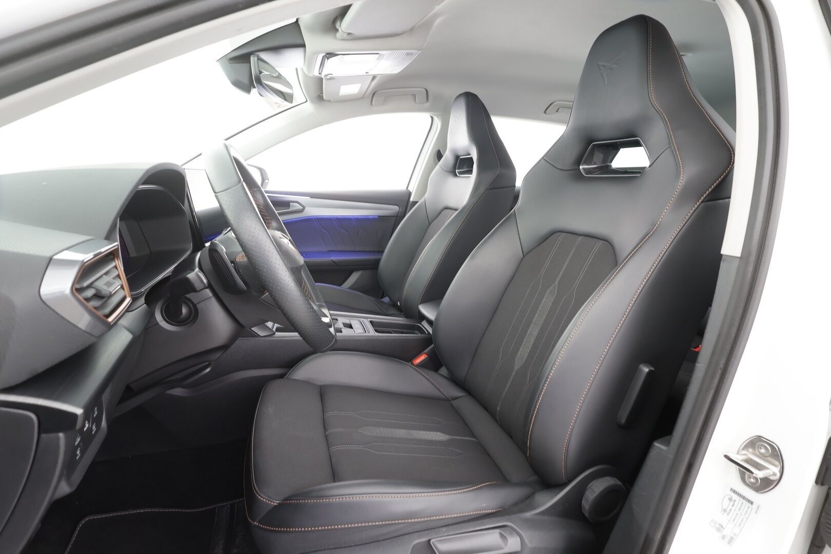 Cupra Leon Sportstourer 2023 1,4 PHEV 180 kW e-HYBRID DSG - | ACC | DCC | P.kamera | Ambient | Puolinahat | Sporttipenkit | P.kamera | Keyless | LED | Kaistavahti | ALV | 