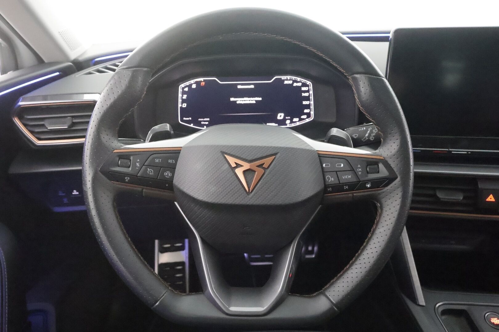 Cupra Leon Sportstourer 2023 1,4 PHEV 180 kW e-HYBRID DSG - | ACC | DCC | P.kamera | Ambient | Puolinahat | Sporttipenkit | P.kamera | Keyless | LED | Kaistavahti | ALV | 