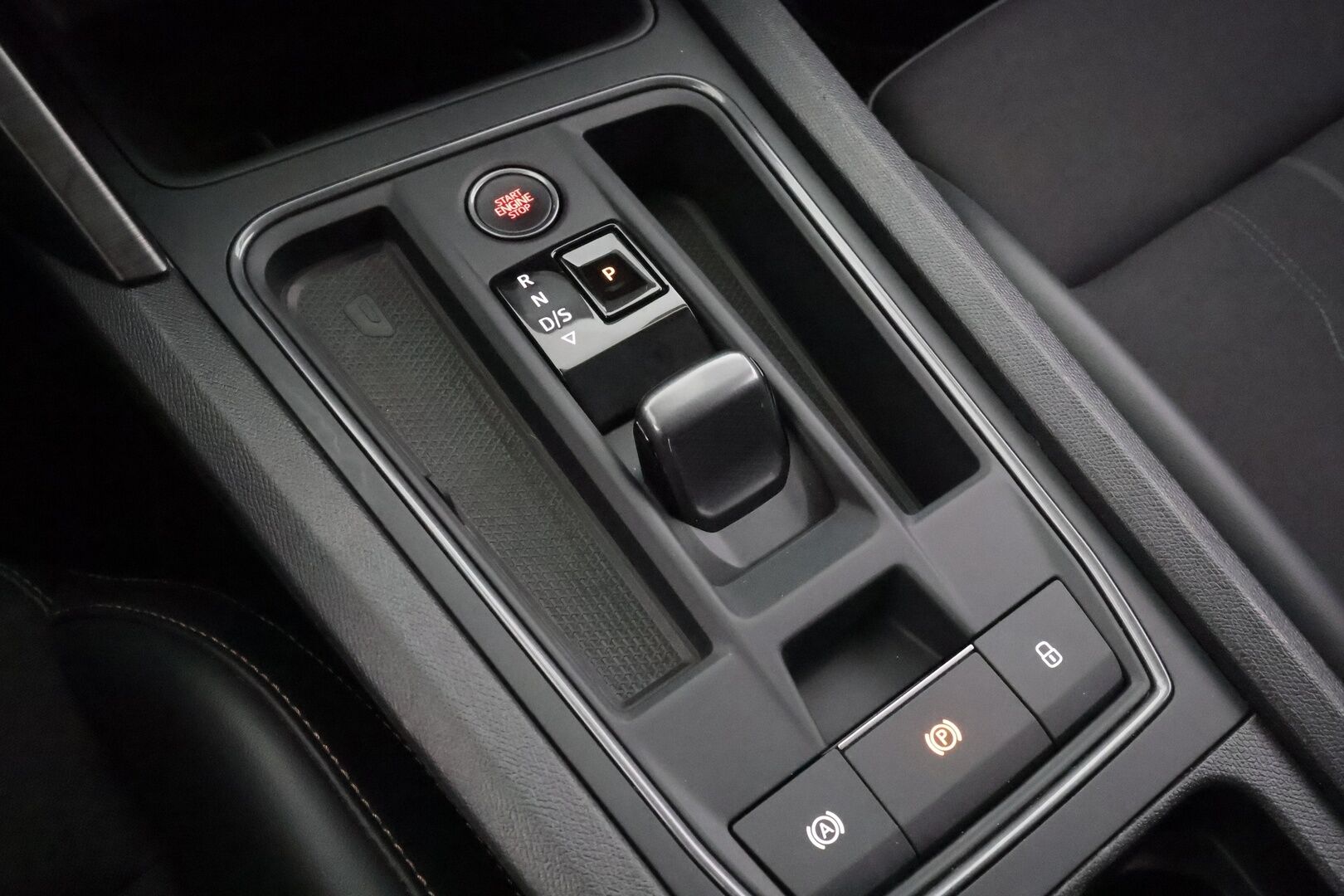Cupra Leon Sportstourer 2023 1,4 PHEV 180 kW e-HYBRID DSG - | ACC | DCC | P.kamera | Ambient | Puolinahat | Sporttipenkit | P.kamera | Keyless | LED | Kaistavahti | ALV | 