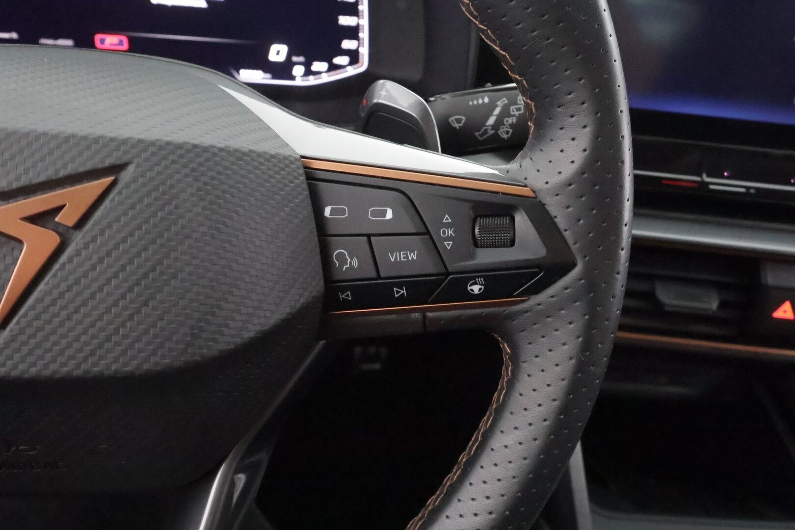 Cupra Leon Sportstourer 2023 1,4 PHEV 180 kW e-HYBRID DSG - | ACC | DCC | P.kamera | Ambient | Puolinahat | Sporttipenkit | P.kamera | Keyless | LED | Kaistavahti | ALV | 