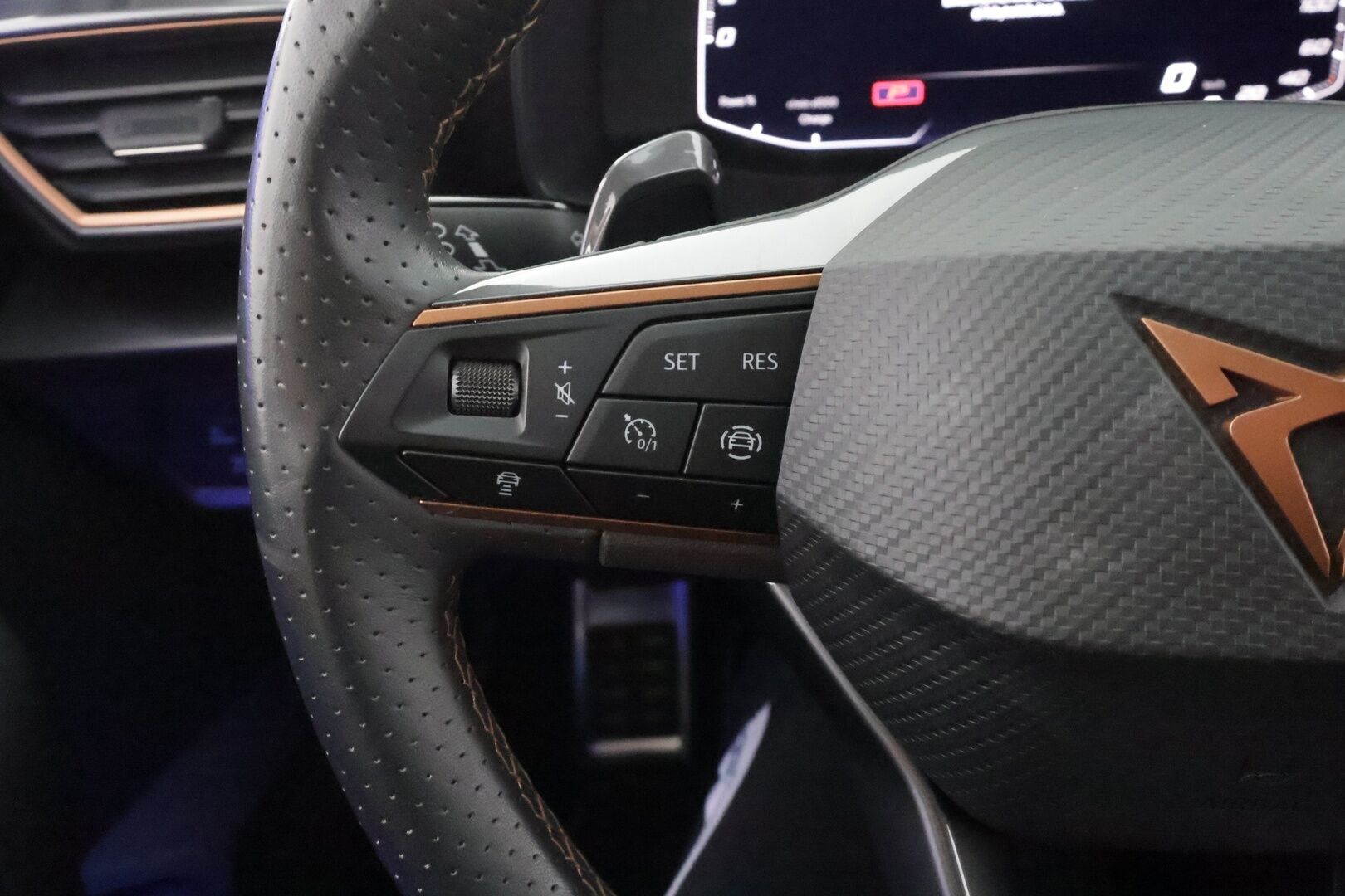 Cupra Leon Sportstourer 2023 1,4 PHEV 180 kW e-HYBRID DSG - | ACC | DCC | P.kamera | Ambient | Puolinahat | Sporttipenkit | P.kamera | Keyless | LED | Kaistavahti | ALV | 