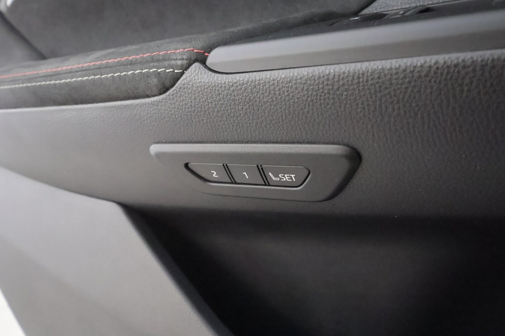 TOYOTA C-HR 2024 2,0 Plug-in Hybrid GR SPORT - | ACC | Matrix | HUD | 360° | JBL | Muistipenkki | Nahka-alcantara | Sähk. takaluukku | Navi | Digimittaristo | BSM | LDA |  
