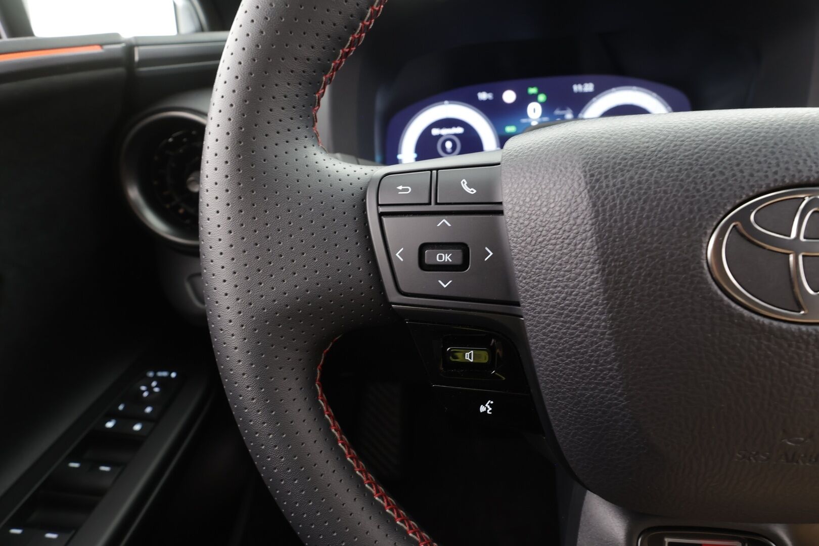 TOYOTA C-HR 2024 2,0 Plug-in Hybrid GR SPORT - | ACC | Matrix | HUD | 360° | JBL | Muistipenkki | Nahka-alcantara | Sähk. takaluukku | Navi | Digimittaristo | BSM | LDA |  