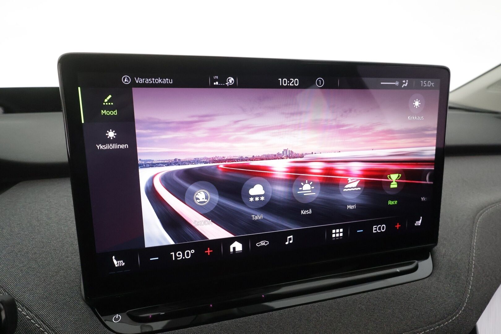 SKODA ENYAQ 2022 80 iV - | ACC | ILP | HUD | Matrix-LED | P.Kamera | Puolinahat | Apple&Android | Kahdet Renkaat |