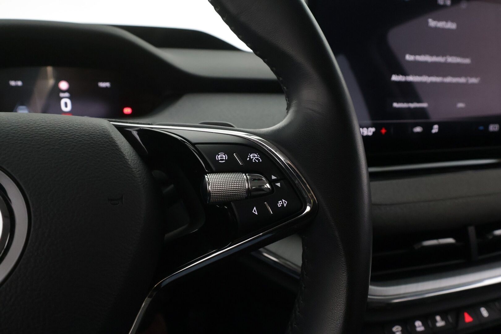 SKODA ENYAQ 2022 80 iV - | ACC | ILP | HUD | Matrix-LED | P.Kamera | Puolinahat | Apple&Android | Kahdet Renkaat |