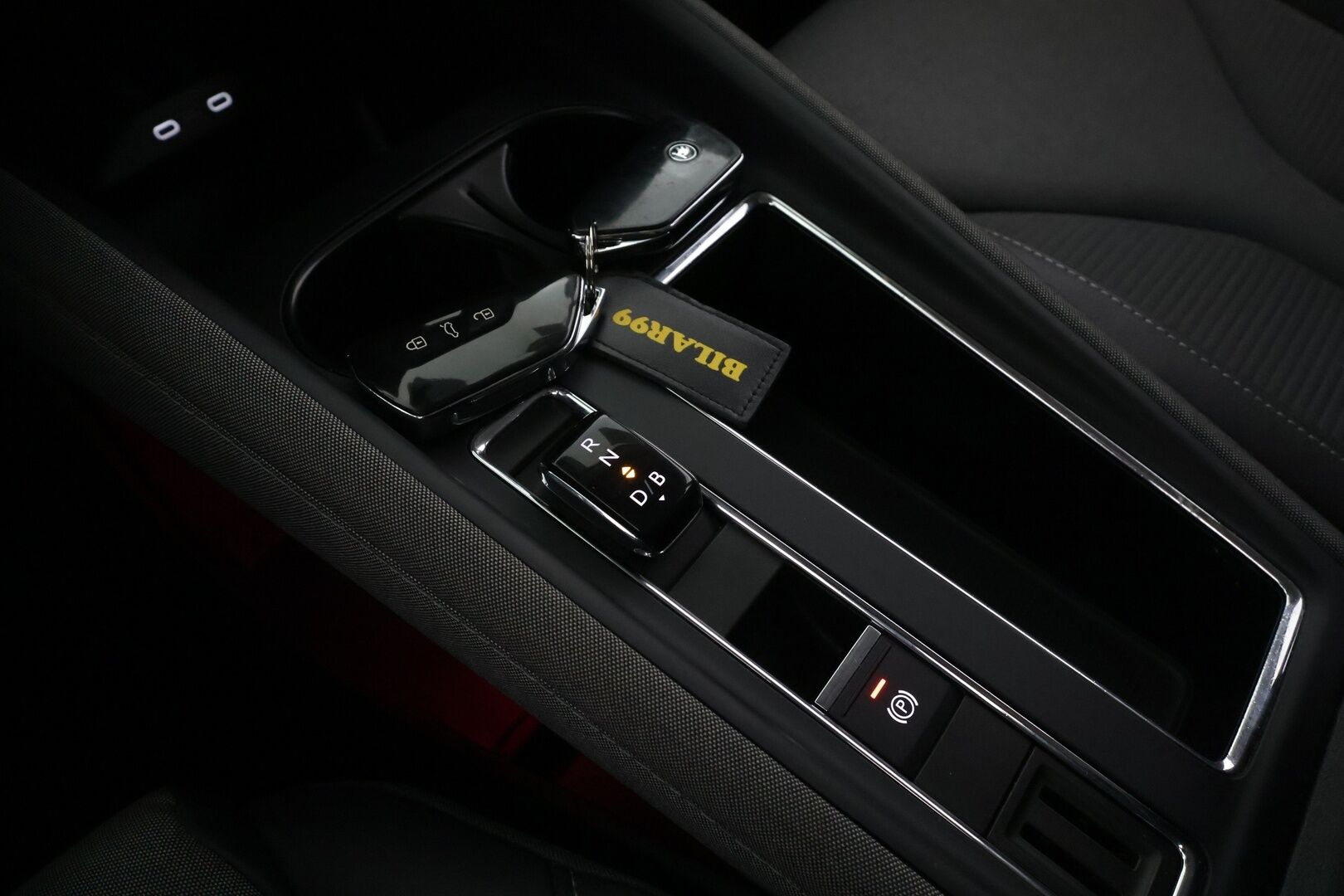 SKODA ENYAQ 2022 80 iV - | ACC | ILP | HUD | Matrix-LED | P.Kamera | Puolinahat | Apple&Android | Kahdet Renkaat |