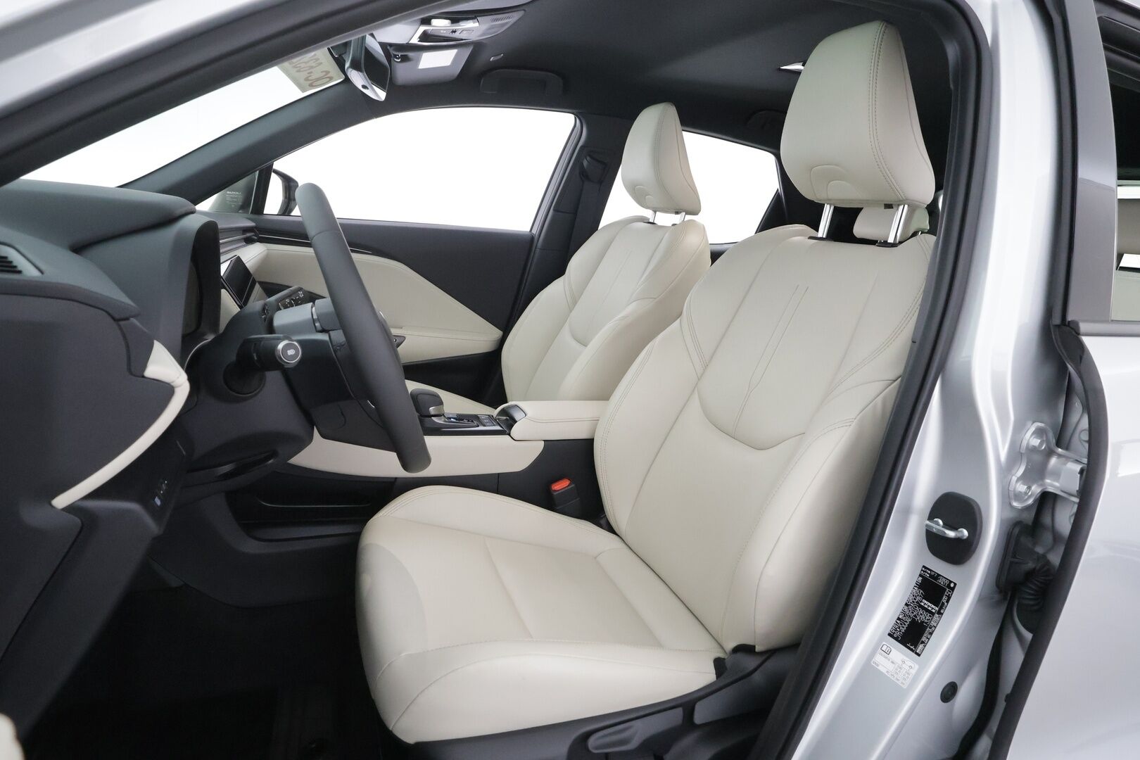 LEXUS LBX 2024 200h Launch Edition Elegant - | ACC | Nahkasisusta | Lane assist | P.kamera | Digimittaristo | Sähk. takaluukku | Keyless | LED | Lämm. ratti | 