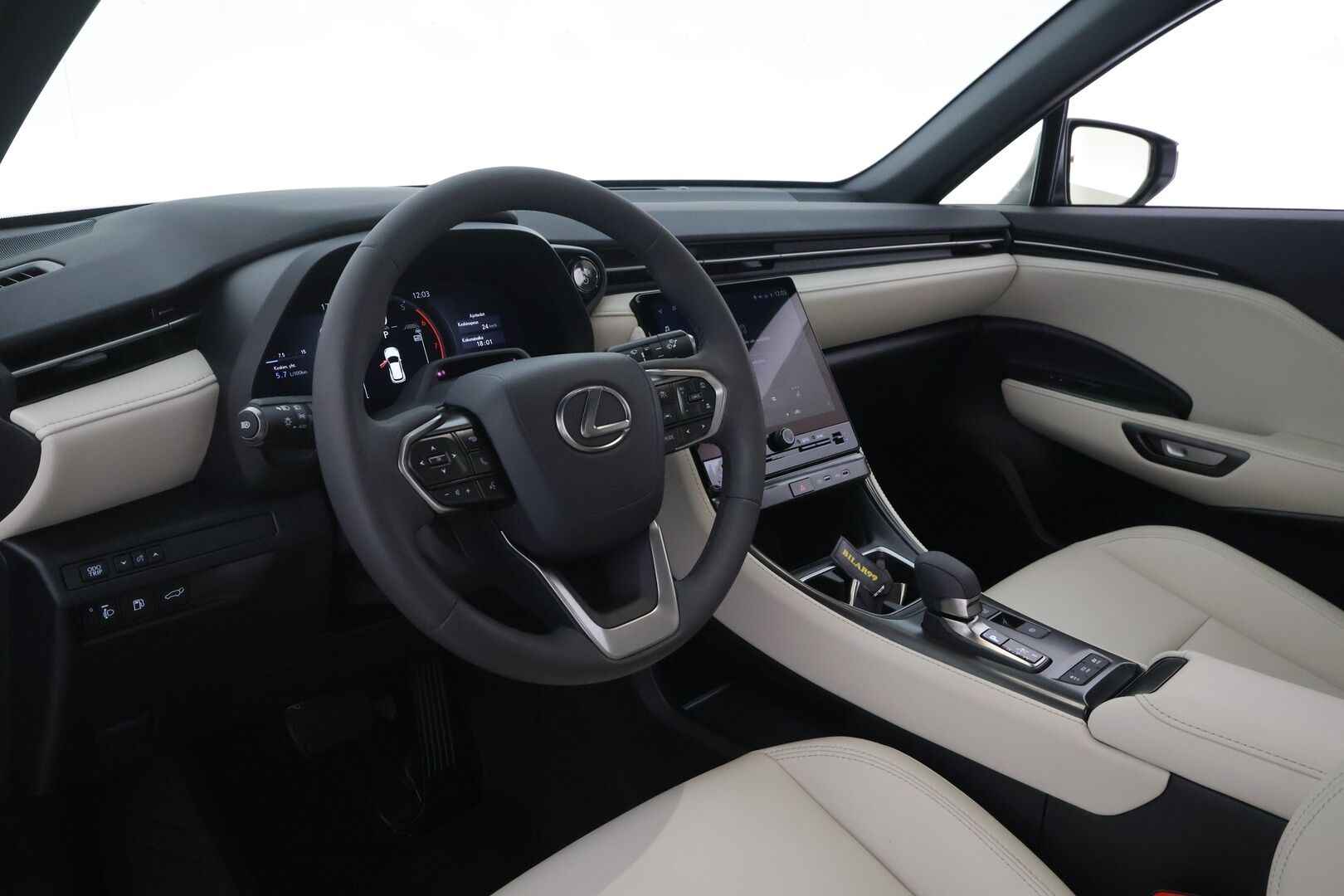 LEXUS LBX 2024 200h Launch Edition Elegant - | ACC | Nahkasisusta | Lane assist | P.kamera | Digimittaristo | Sähk. takaluukku | Keyless | LED | Lämm. ratti | 