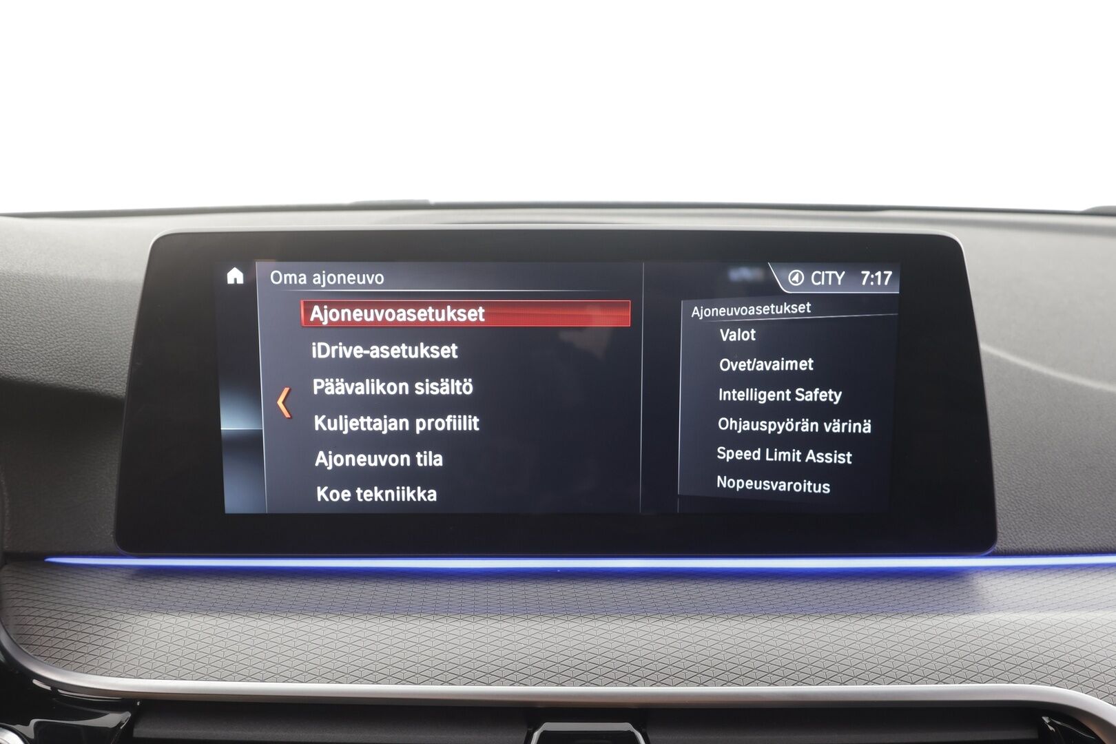 BMW 530 2018 G30 530i xDrive M-sport - | ACC | Koukku | Webasto | Comfort Penkit Muistilla | P.kamera | sporttinahat | Adapt.LED | Merkkihuollettu | Kahdet Renkaat |