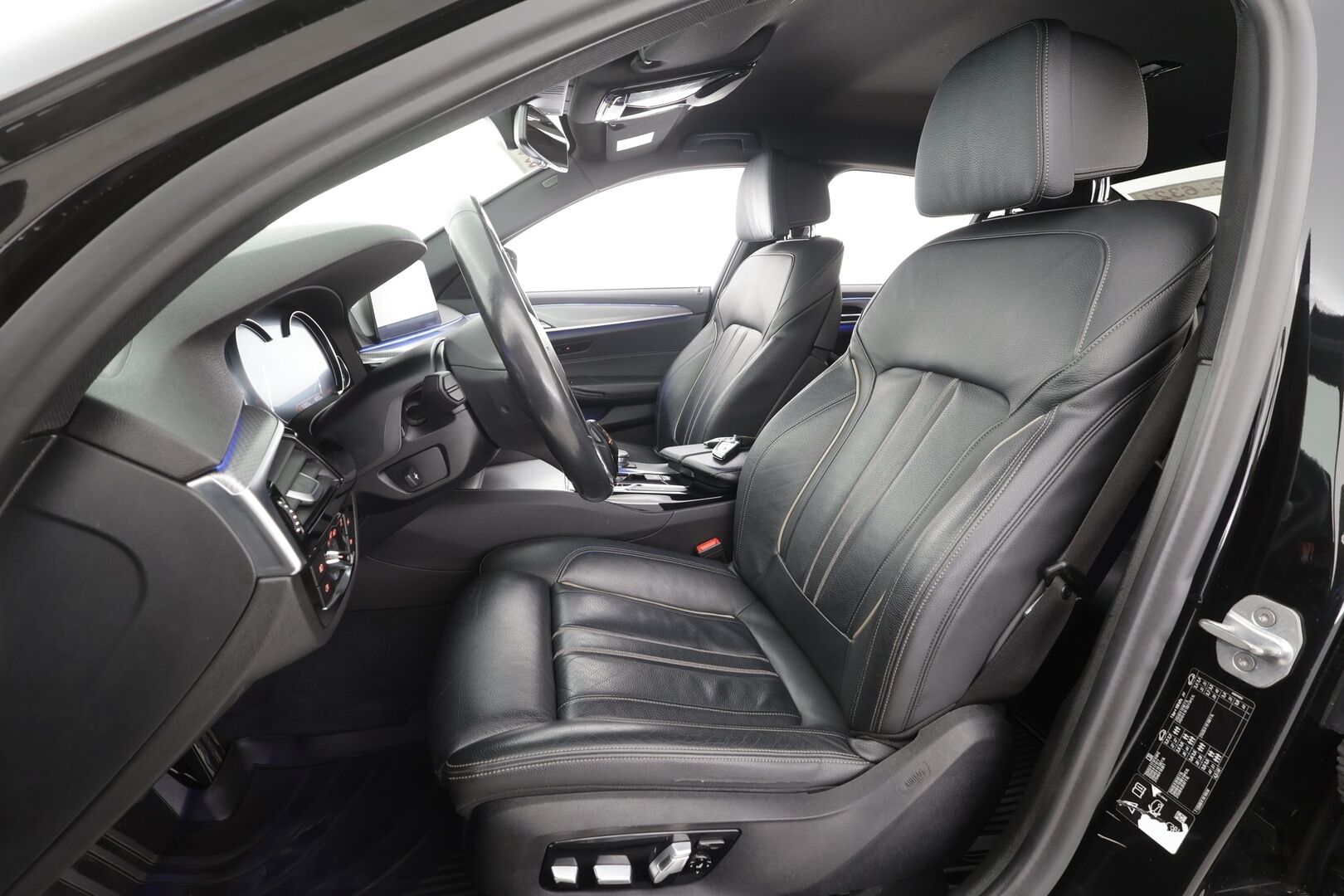 BMW 530 2018 G30 530i xDrive M-sport - | ACC | Koukku | Webasto | Comfort Penkit Muistilla | P.kamera | sporttinahat | Adapt.LED | Merkkihuollettu | Kahdet Renkaat |