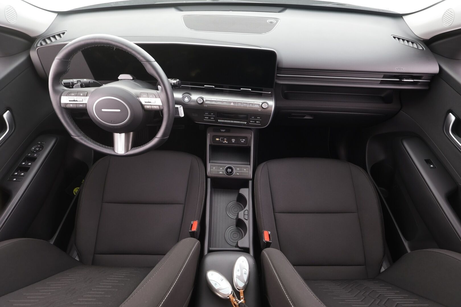 HYUNDAI KONA ELECTRIC 2024 48 kWh 156 hv Comfort - | ACC | ILP | HDA | P.kamera | Digimittaristo | Lämm. ratti | Keyless | LED | Akuston esilämmitys | 2x renkaat aluin | ALV | 