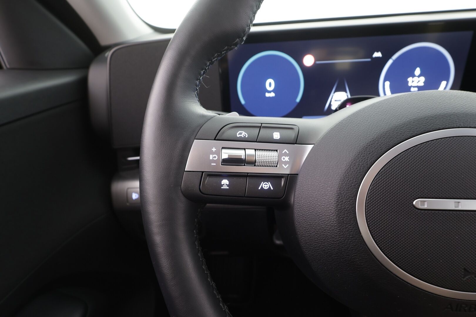 HYUNDAI KONA ELECTRIC 2024 48 kWh 156 hv Comfort - | ACC | ILP | HDA | P.kamera | Digimittaristo | Lämm. ratti | Keyless | LED | Akuston esilämmitys | 2x renkaat aluin | ALV | 