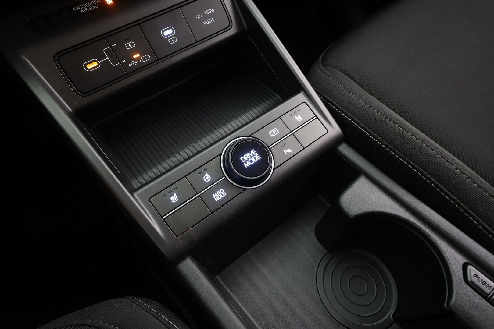 HYUNDAI KONA ELECTRIC 2024 48 kWh 156 hv Comfort - | ACC | ILP | HDA | P.kamera | Digimittaristo | Lämm. ratti | Keyless | LED | Akuston esilämmitys | 2x renkaat aluin | ALV | 