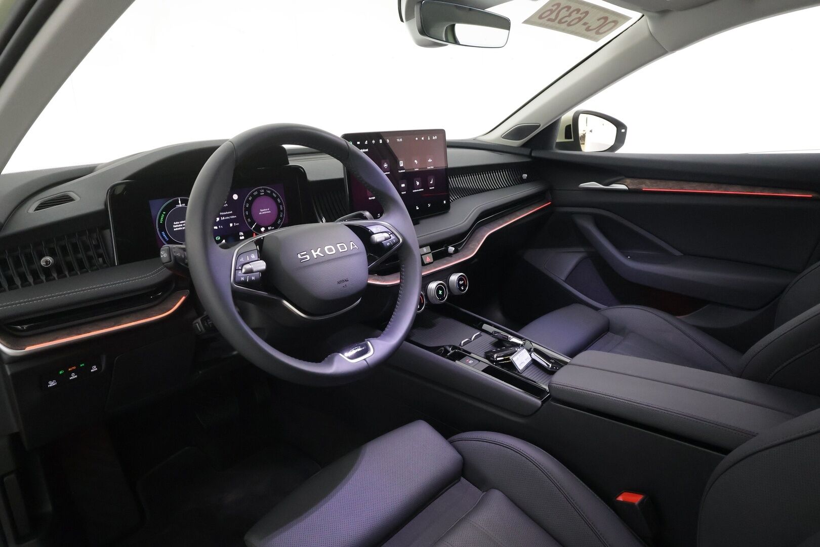 SKODA SUPERB 2025 Combi 1.5 TSI PHEV L&K DSG Autom - | ACC | Koukku | Hierovat&Ilmastoidut Muistipenkit | Skoda Crystal Matrix-LED | Canton | HUD | 360-Kamera | Comfort Nahat | Keyless | Apple&Android | Kahdet Renkaat |