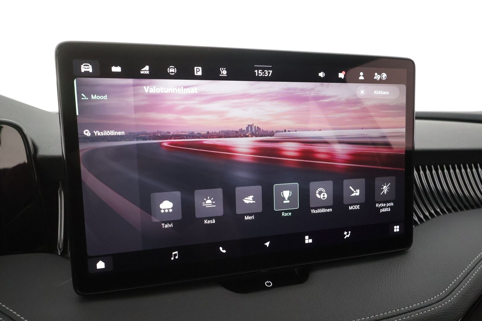 SKODA SUPERB 2025 Combi 1.5 TSI PHEV L&K DSG Autom - | ACC | Koukku | Hierovat&Ilmastoidut Muistipenkit | Skoda Crystal Matrix-LED | Canton | HUD | 360-Kamera | Comfort Nahat | Keyless | Apple&Android | Kahdet Renkaat |