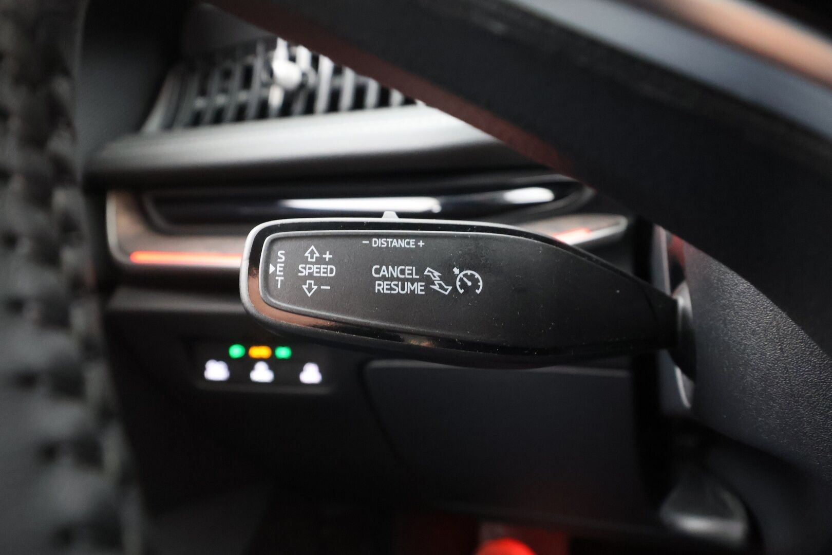 SKODA SUPERB 2025 Combi 1.5 TSI PHEV L&K DSG Autom - | ACC | Koukku | Hierovat&Ilmastoidut Muistipenkit | Skoda Crystal Matrix-LED | Canton | HUD | 360-Kamera | Comfort Nahat | Keyless | Apple&Android | Kahdet Renkaat |