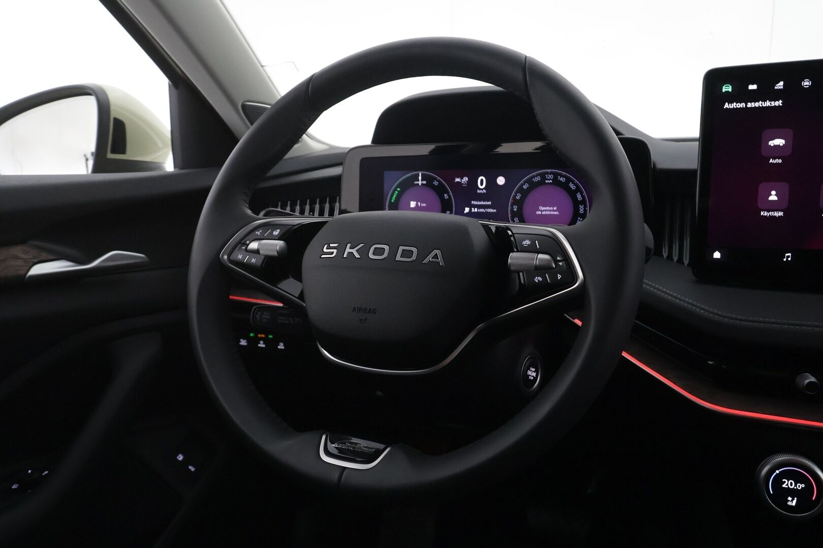 SKODA SUPERB 2025 Combi 1.5 TSI PHEV L&K DSG Autom - | ACC | Koukku | Hierovat&Ilmastoidut Muistipenkit | Skoda Crystal Matrix-LED | Canton | HUD | 360-Kamera | Comfort Nahat | Keyless | Apple&Android | Kahdet Renkaat |