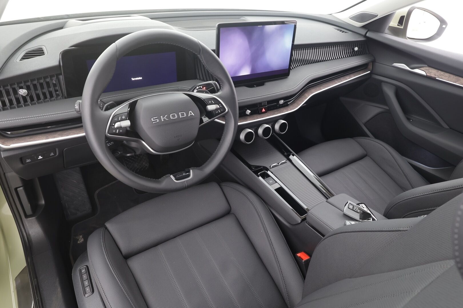 SKODA SUPERB 2025 Combi 1.5 TSI PHEV L&K DSG Autom - | ACC | Koukku | Skoda crystal Matrix-LED | Hierovat&Ilmastoidut Muistipenkit | Canton | HUD | 360-Kamera | Sporttinahat | Keyless | Koti&Kauppalaturi |