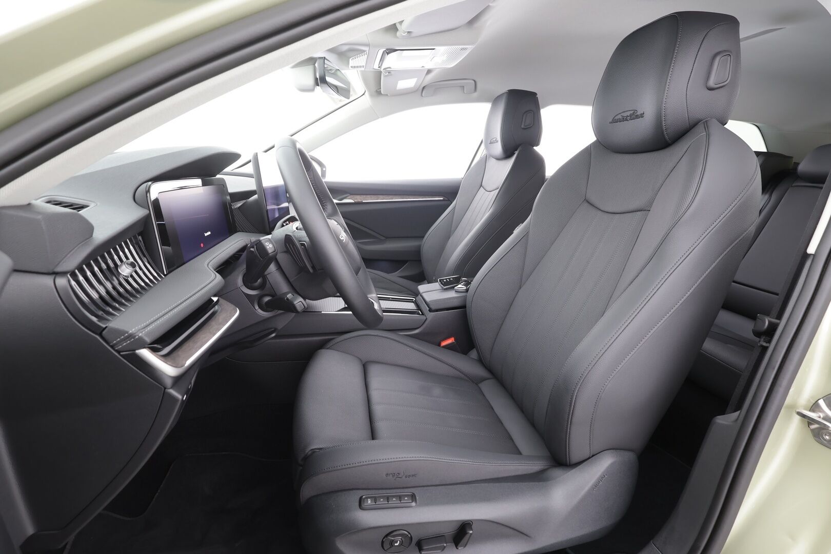 SKODA SUPERB 2025 Combi 1.5 TSI PHEV L&K DSG Autom - | ACC | Koukku | Skoda crystal Matrix-LED | Hierovat&Ilmastoidut Muistipenkit | Canton | HUD | 360-Kamera | Sporttinahat | Keyless | Koti&Kauppalaturi |