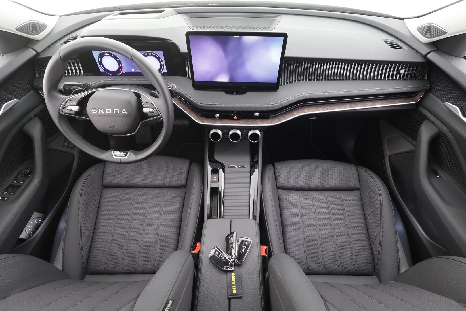 SKODA SUPERB 2025 Combi 1.5 TSI PHEV L&K DSG Autom - | ACC | Koukku | Skoda crystal Matrix-LED | Hierovat&Ilmastoidut Muistipenkit | Canton | HUD | 360-Kamera | Sporttinahat | Keyless | Koti&Kauppalaturi |