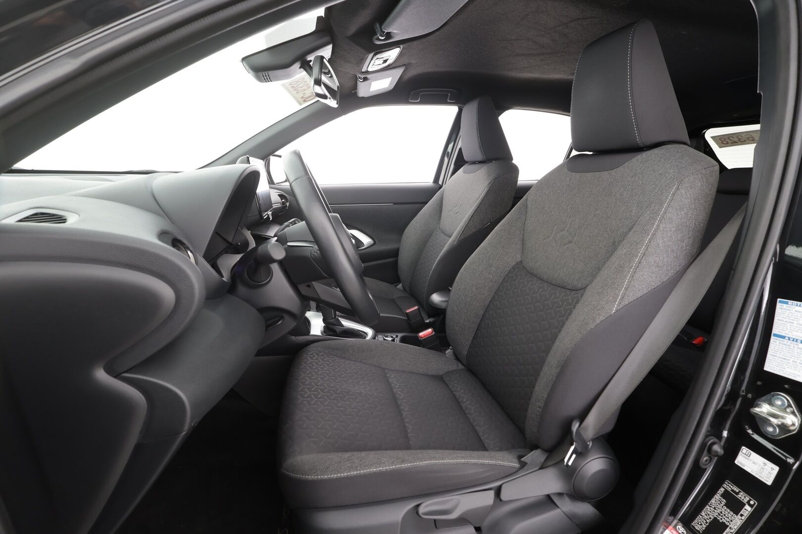 TOYOTA YARIS CROSS 2022 1,5 Hybrid AWD-i Intense - | ACC | Keyless | BSM | P.kamera | Lane Assist | Tutkat | LED | Lämm. ratti | Apple & Android | 