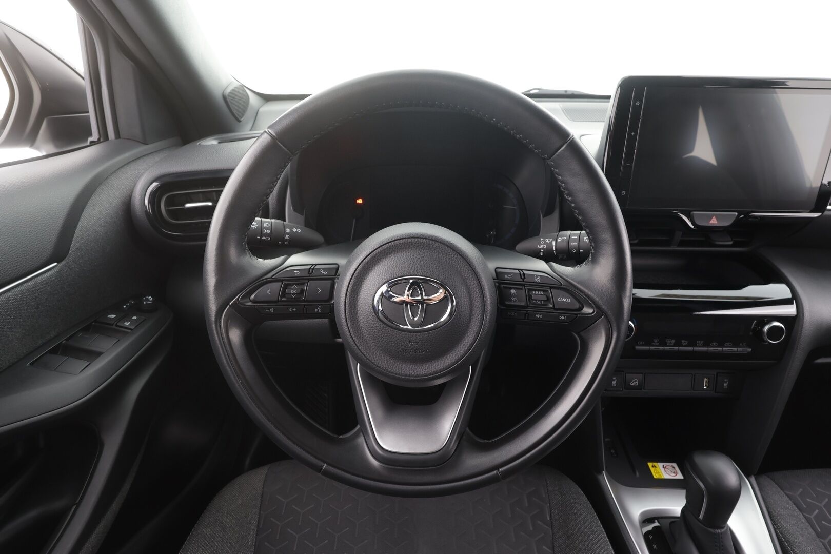 TOYOTA YARIS CROSS 2022 1,5 Hybrid AWD-i Intense - | ACC | Keyless | BSM | P.kamera | Lane Assist | Tutkat | LED | Lämm. ratti | Apple & Android | 