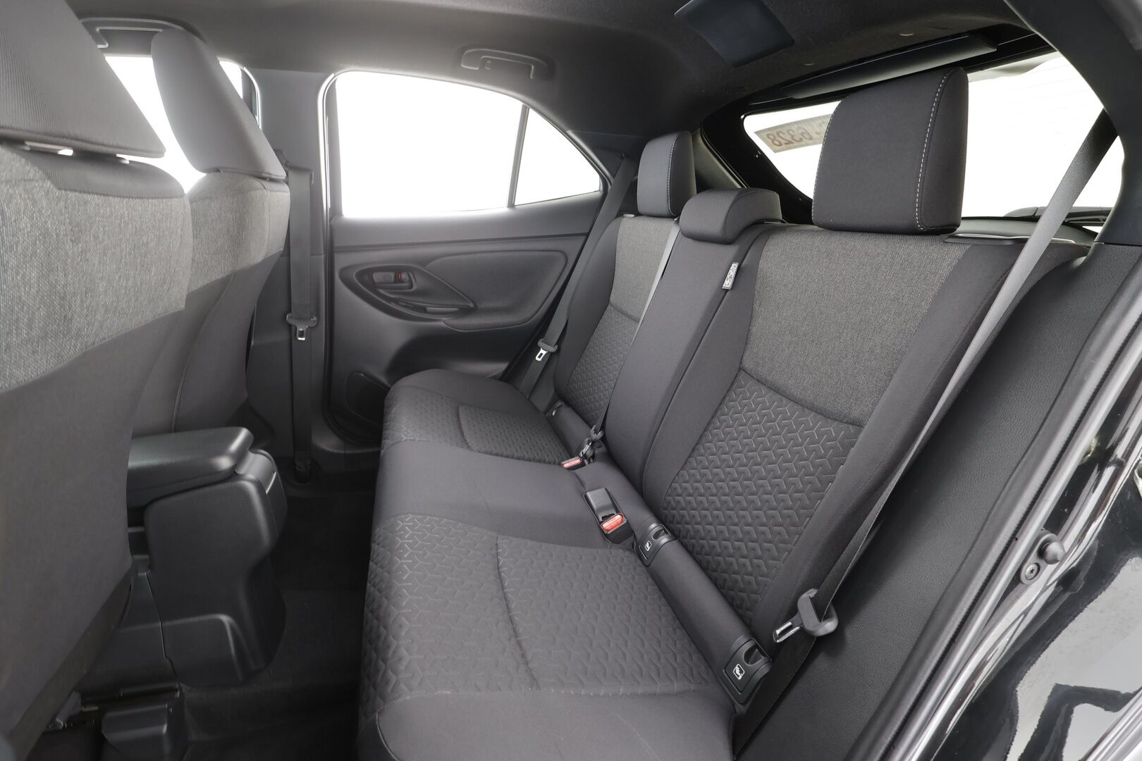 TOYOTA YARIS CROSS 2022 1,5 Hybrid AWD-i Intense - | ACC | Keyless | BSM | P.kamera | Lane Assist | Tutkat | LED | Lämm. ratti | Apple & Android | 