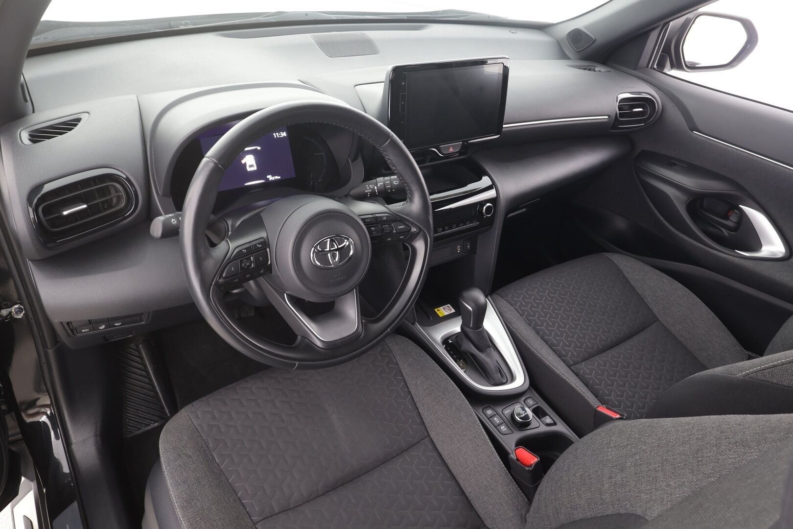 TOYOTA YARIS CROSS 2022 1,5 Hybrid AWD-i Intense - | ACC | Keyless | BSM | P.kamera | Lane Assist | Tutkat | LED | Lämm. ratti | Apple & Android | 