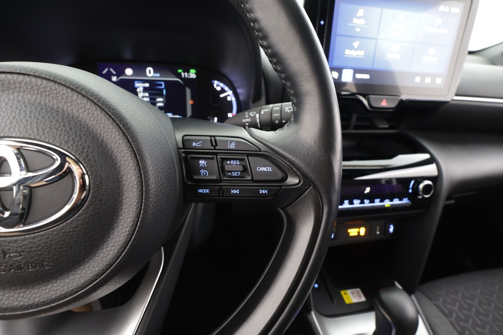 TOYOTA YARIS CROSS 2022 1,5 Hybrid AWD-i Intense - | ACC | Keyless | BSM | P.kamera | Lane Assist | Tutkat | LED | Lämm. ratti | Apple & Android | 