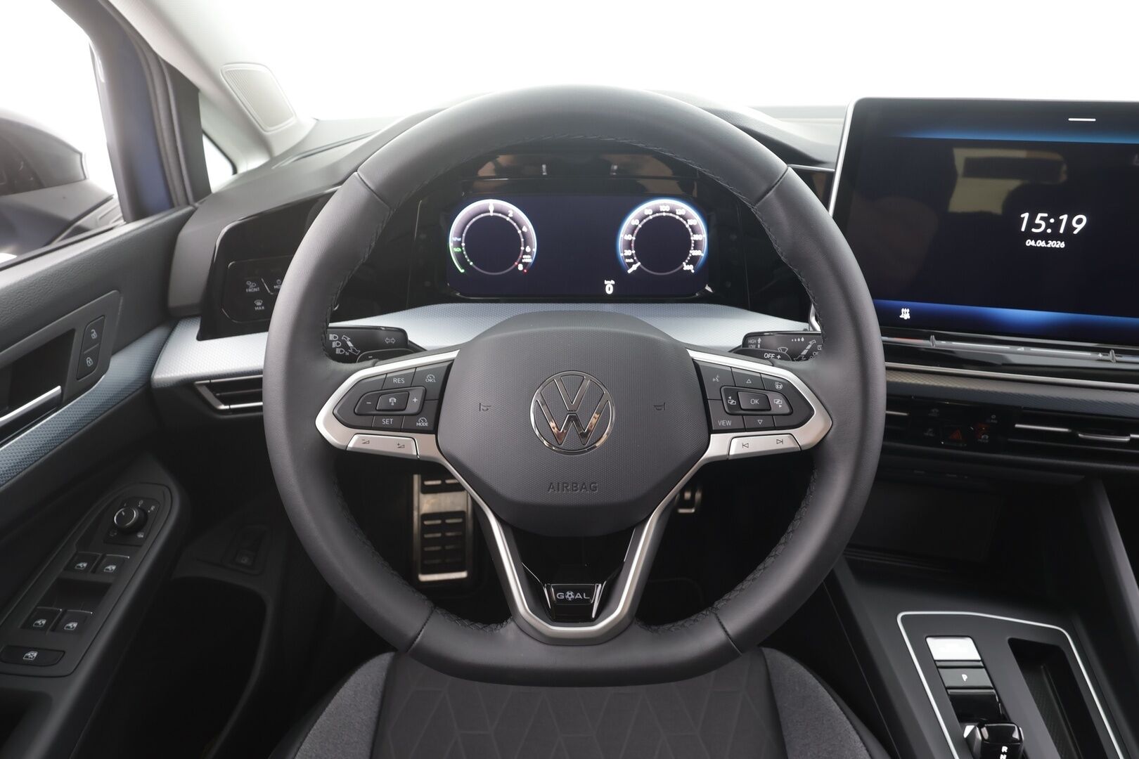 VOLKSWAGEN GOLF 2025 Life GOAL 1.5 electric/TSI eHybrid 150kW DSG - | ACC | P.tutkat | LED | Puolinahat | Digimittaristo | Ratinlämmitys |Apple&Android | Kahdet Renkaat | Koti&Kauppalaturi |
