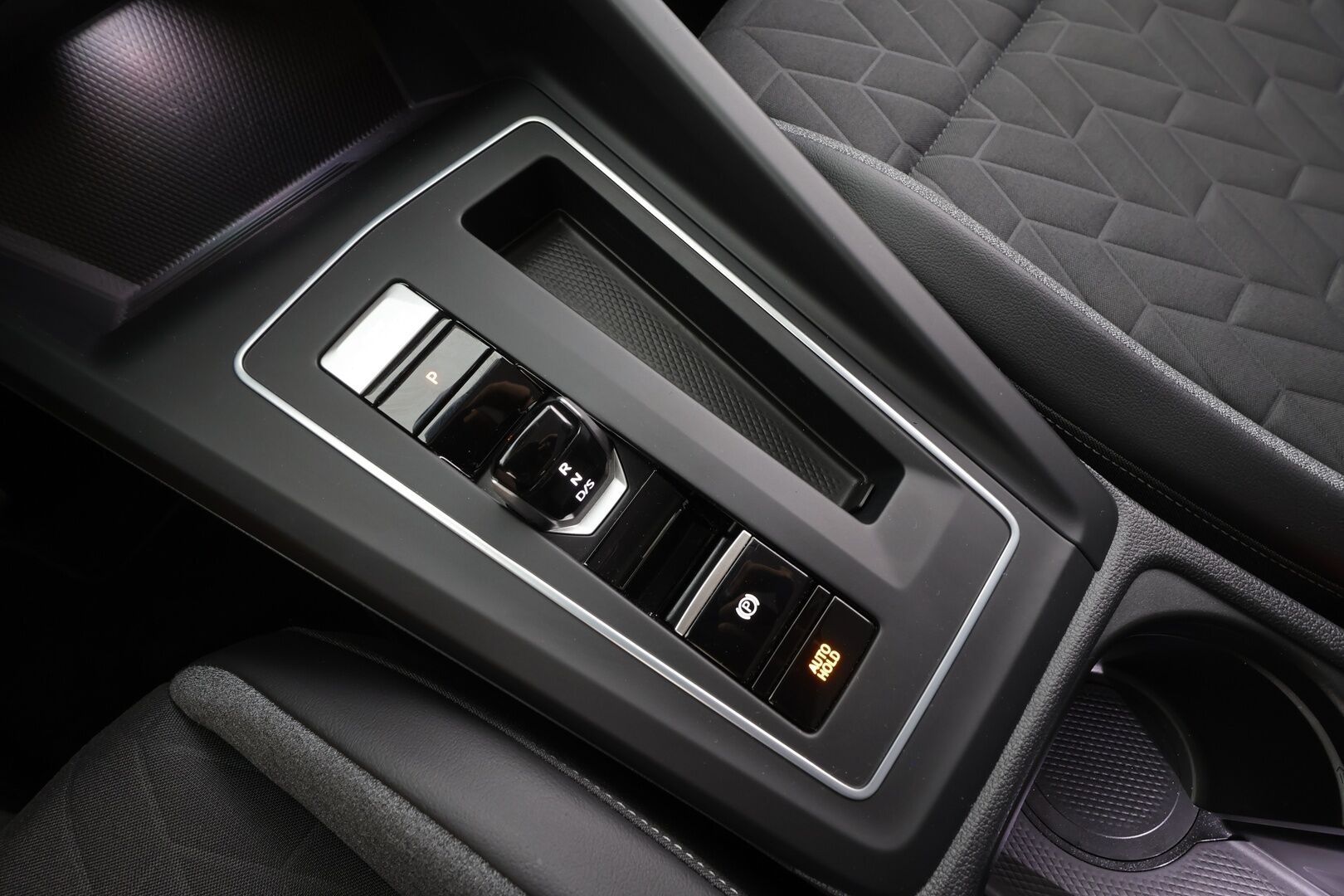 VOLKSWAGEN GOLF 2025 Life GOAL 1.5 electric/TSI eHybrid 150kW DSG - | ACC | P.tutkat | LED | Puolinahat | Digimittaristo | Ratinlämmitys |Apple&Android | Kahdet Renkaat | Koti&Kauppalaturi |