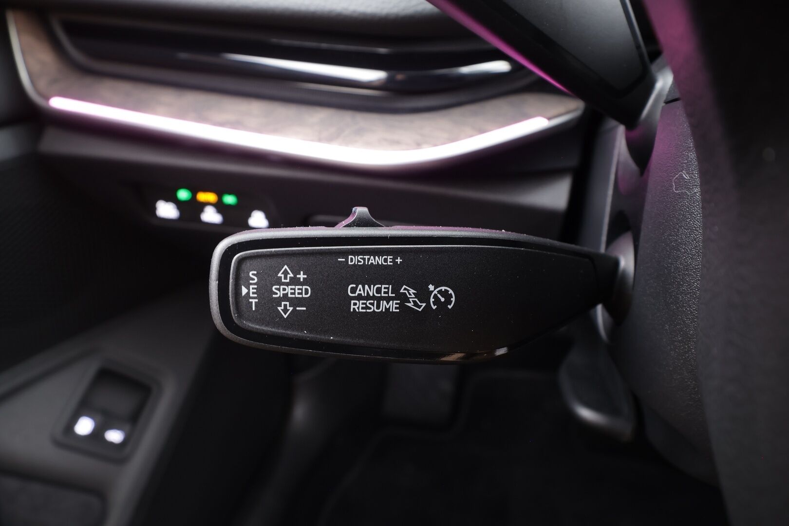 SKODA SUPERB 2025 Combi 1.5 TSI PHEV L&K DSG Autom - | ACC | Koukku | Hierovat&Ilmastoidut Penkit | Crystal Matrix LED | Canton | HUD | 360-Kamera | Comfort Nahat | keyless | Apple&Android | Kahdet Renkaat | Koti & Kauppalaturi |