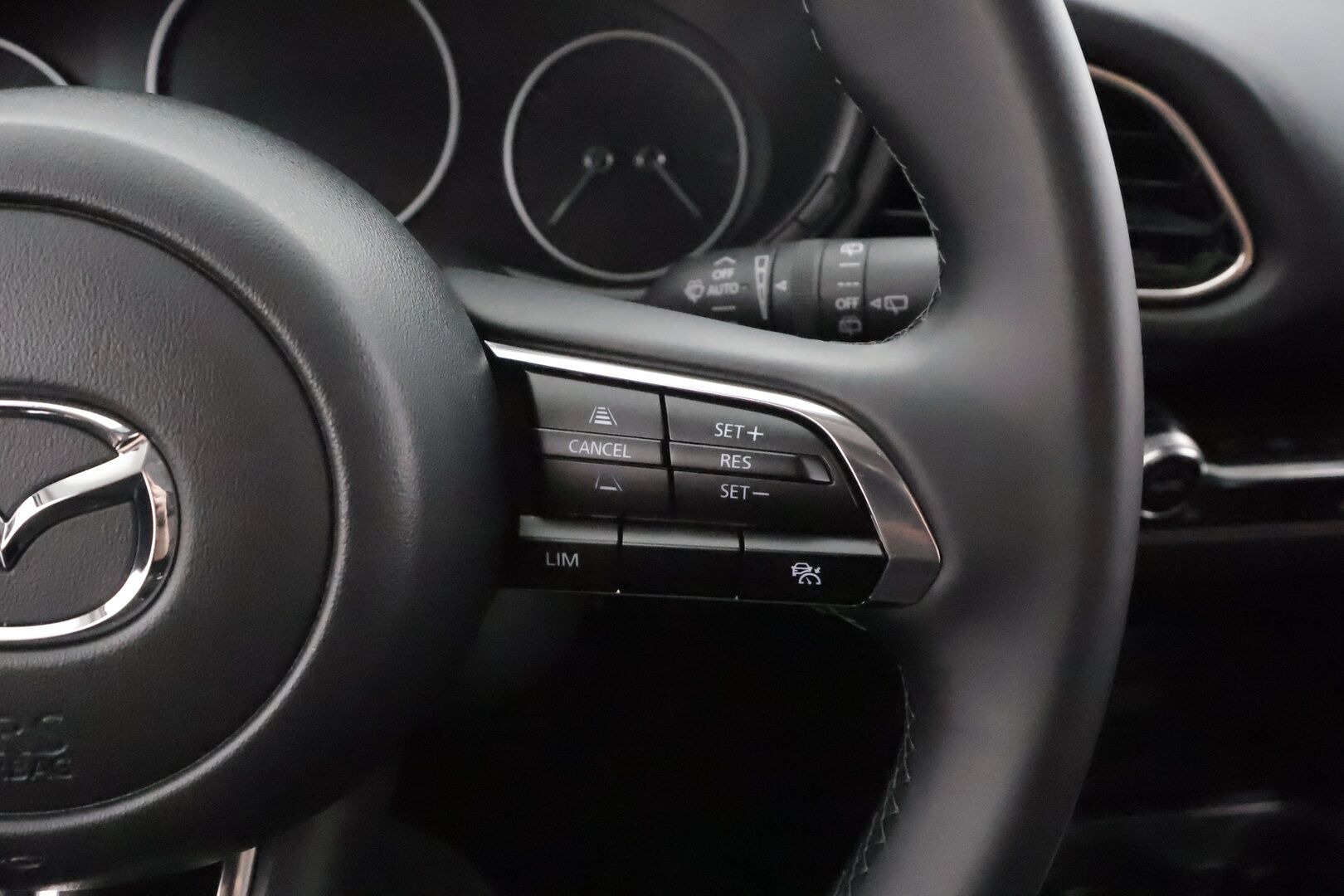 MAZDA CX-30 2025 2.5 e-SKYACTIV-G 140 HK Homura - ACC | HUD | Kaistavahti | Kamera | Navi | LED | Katvevaroitin | Apple&Android | Sähköluukku | Keyless | ALV |