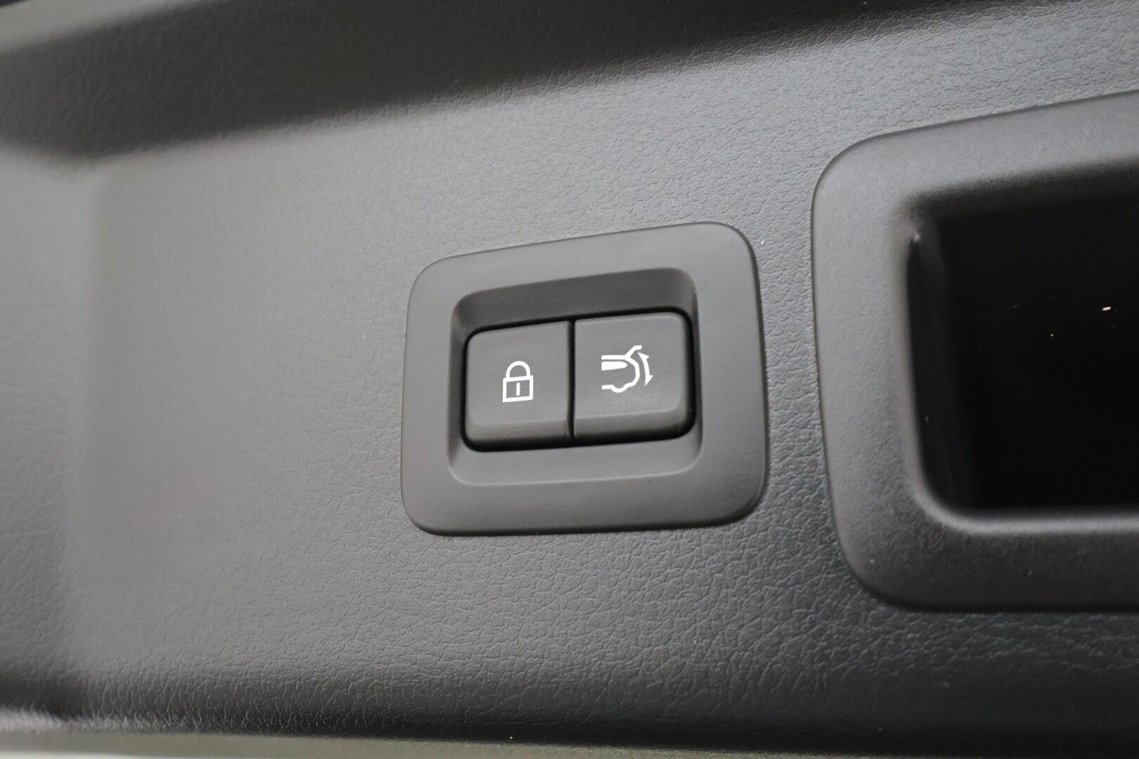 MAZDA CX-30 2025 2.5 e-SKYACTIV-G 140 HK Homura - ACC | HUD | Kaistavahti | Kamera | Navi | LED | Katvevaroitin | Apple&Android | Sähköluukku | Keyless | ALV |