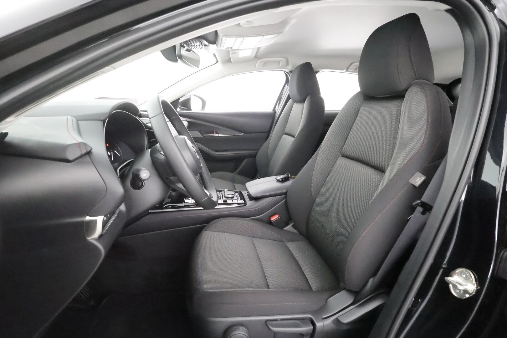 MAZDA CX-30 2025 2.5 e-SKYACTIV-G 140 HK Homura - ACC | HUD | Kaistavahti | Kamera | Navi | LED | Katvevaroitin | Apple&Android | Sähköluukku | Keyless | ALV |