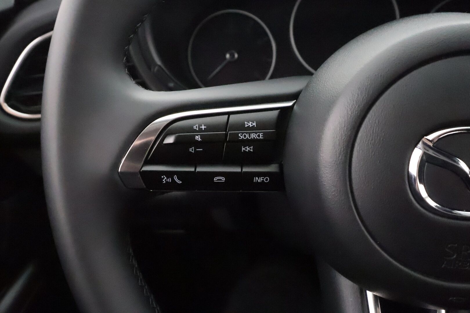 MAZDA CX-30 2025 2.5 e-SKYACTIV-G 140 HK Homura - ACC | HUD | Kaistavahti | Kamera | Navi | LED | Katvevaroitin | Apple&Android | Sähköluukku | Keyless | ALV |