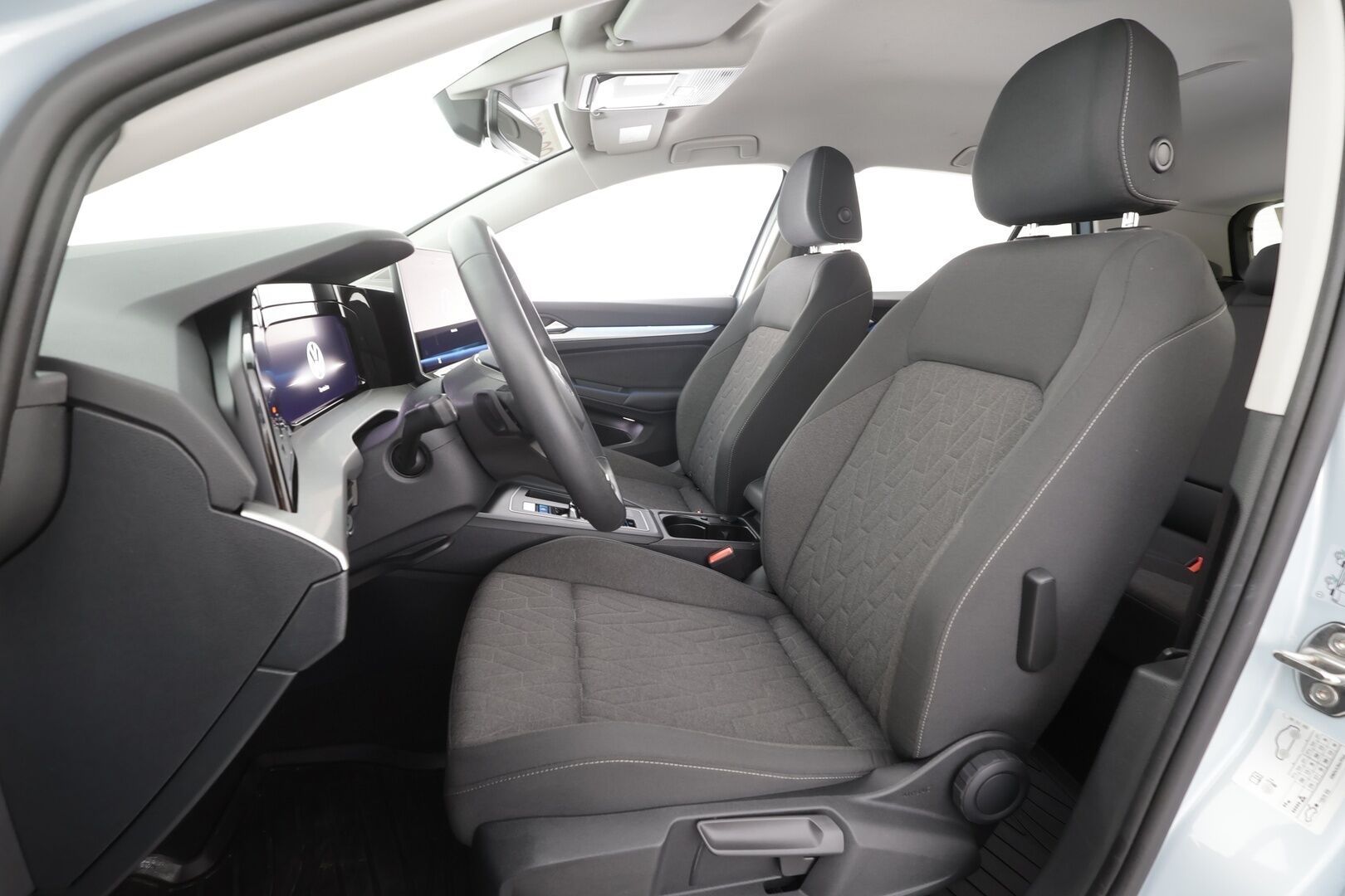 VOLKSWAGEN GOLF 2025 Life 1,5 eTSI 110 kW MHEV DSG - | ACC | Webasto | P.Kamera | Ratinlämmitys | LED | Keyless | Apple&Android | 