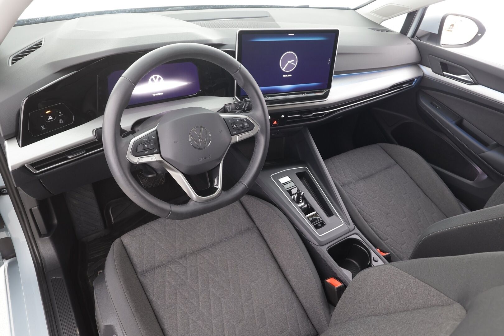 VOLKSWAGEN GOLF 2025 Life 1,5 eTSI 110 kW MHEV DSG - | ACC | Webasto | P.Kamera | Ratinlämmitys | LED | Keyless | Apple&Android | 