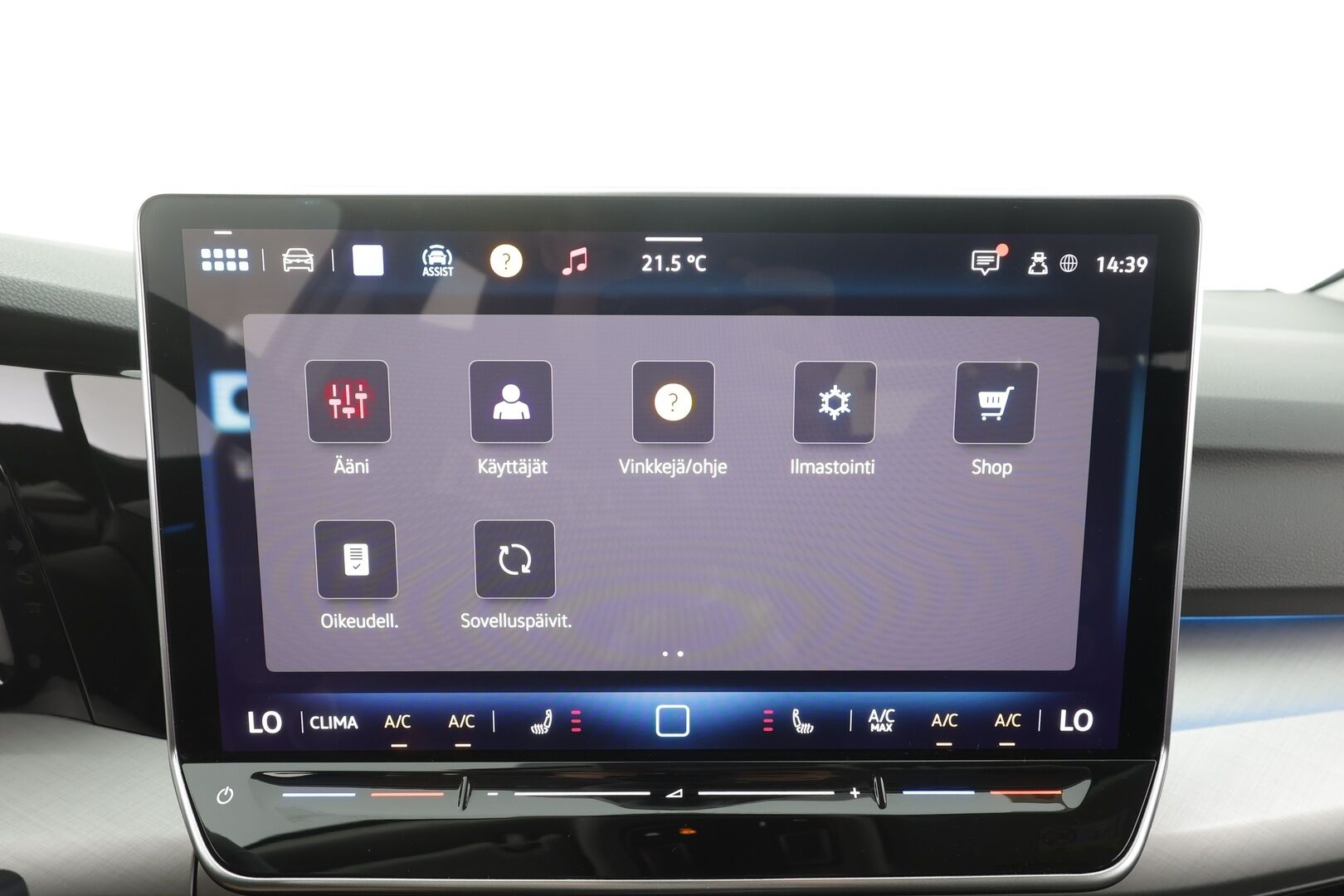 VOLKSWAGEN GOLF 2025 Life 1,5 eTSI 110 kW MHEV DSG - | ACC | Webasto | P.Kamera | Ratinlämmitys | LED | Keyless | Apple&Android | 