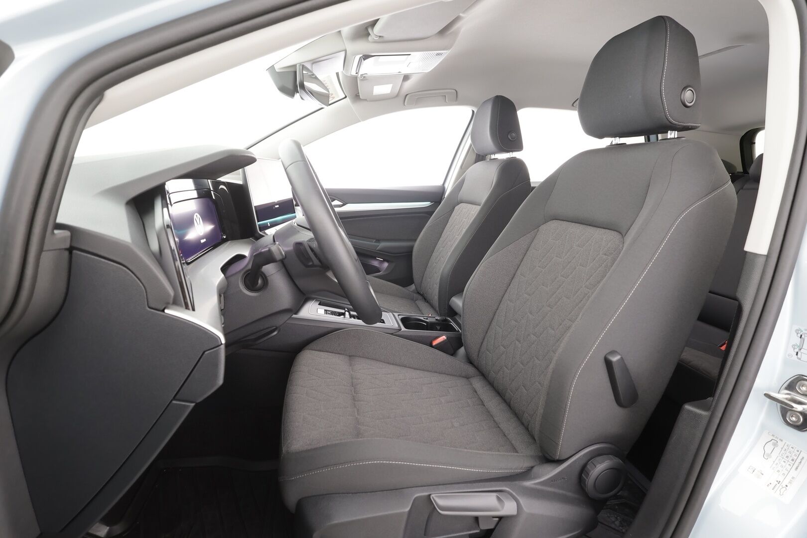 VOLKSWAGEN GOLF 2025 Comfort Business 1,5 eTSI 110 kW (MHEV) DSG - | ACC | Webasto | Kaistavahti | P.Kamera | Digimittari | LED | Keyless | Ratinlämmitin | Facelift | Ambient | ALV | Merkkihuollettu | 