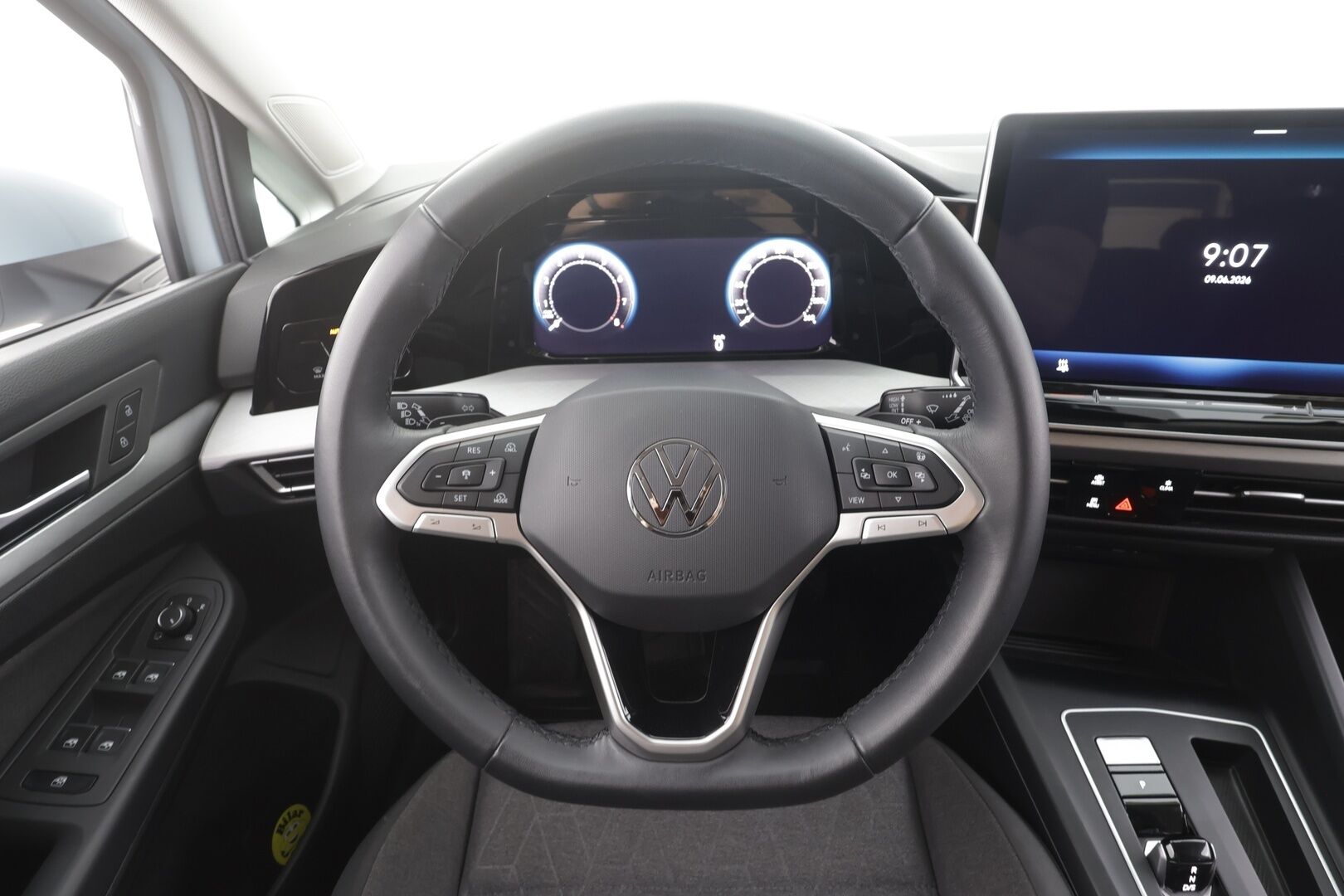 VOLKSWAGEN GOLF 2025 Life 1,5 eTSI 110 kW (MHEV) DSG-automaatti - Webasto | Adapt.Vakkari | Digimittari | Keyless Advanced | Peruutuskamera | Adapt.LED | Ratinlämmitys | Juuri tullut Tampereelle!