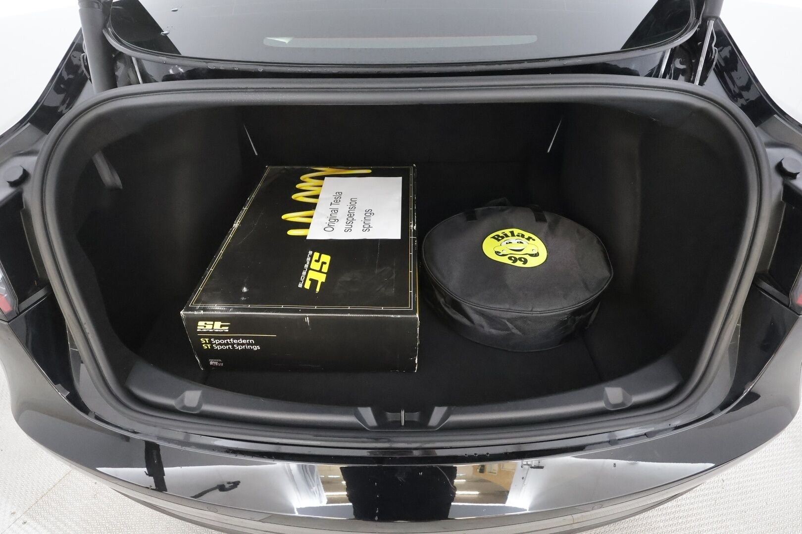 TESLA MODEL 3 2022 Performance Dual Motor - Lasikatto | ILP | Premium Audio | Madallus alusta | Valkoiset nahat | Matrix-LED | Kamera | Ratinlämmitin | SOH 90,2%